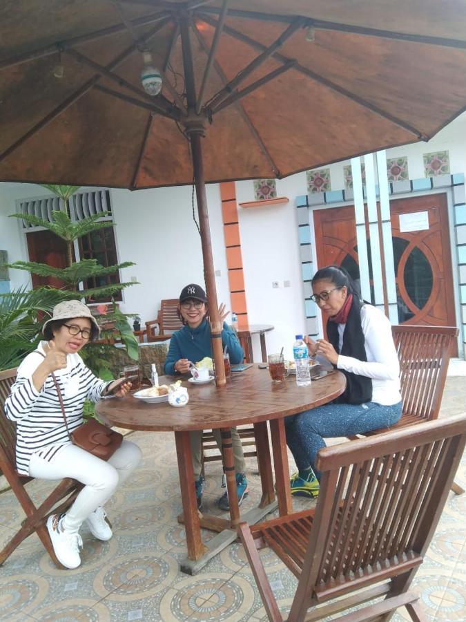 Bintang Bungalow Tour & Travel Kelimutu Exterior photo